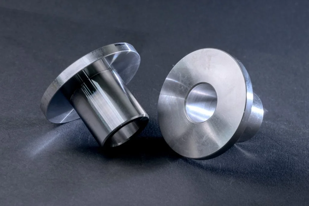 Componentes cilíndricos con bridas.